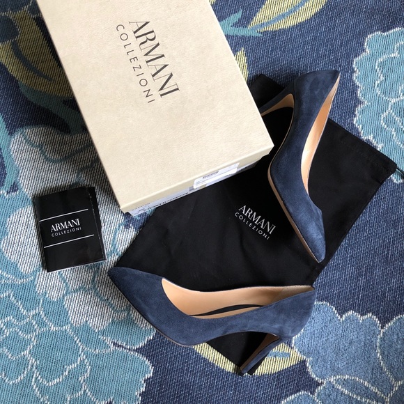 🛑 SOLD! Armani GORGEOUS Navy suede pumps - Picture 5 of 8